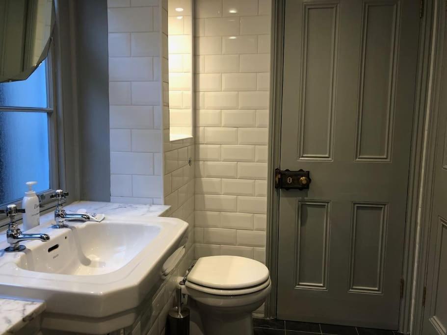 Kings Cross, Self-Contained House & Private Garden Villa ลอนดอน ภายนอก รูปภาพ